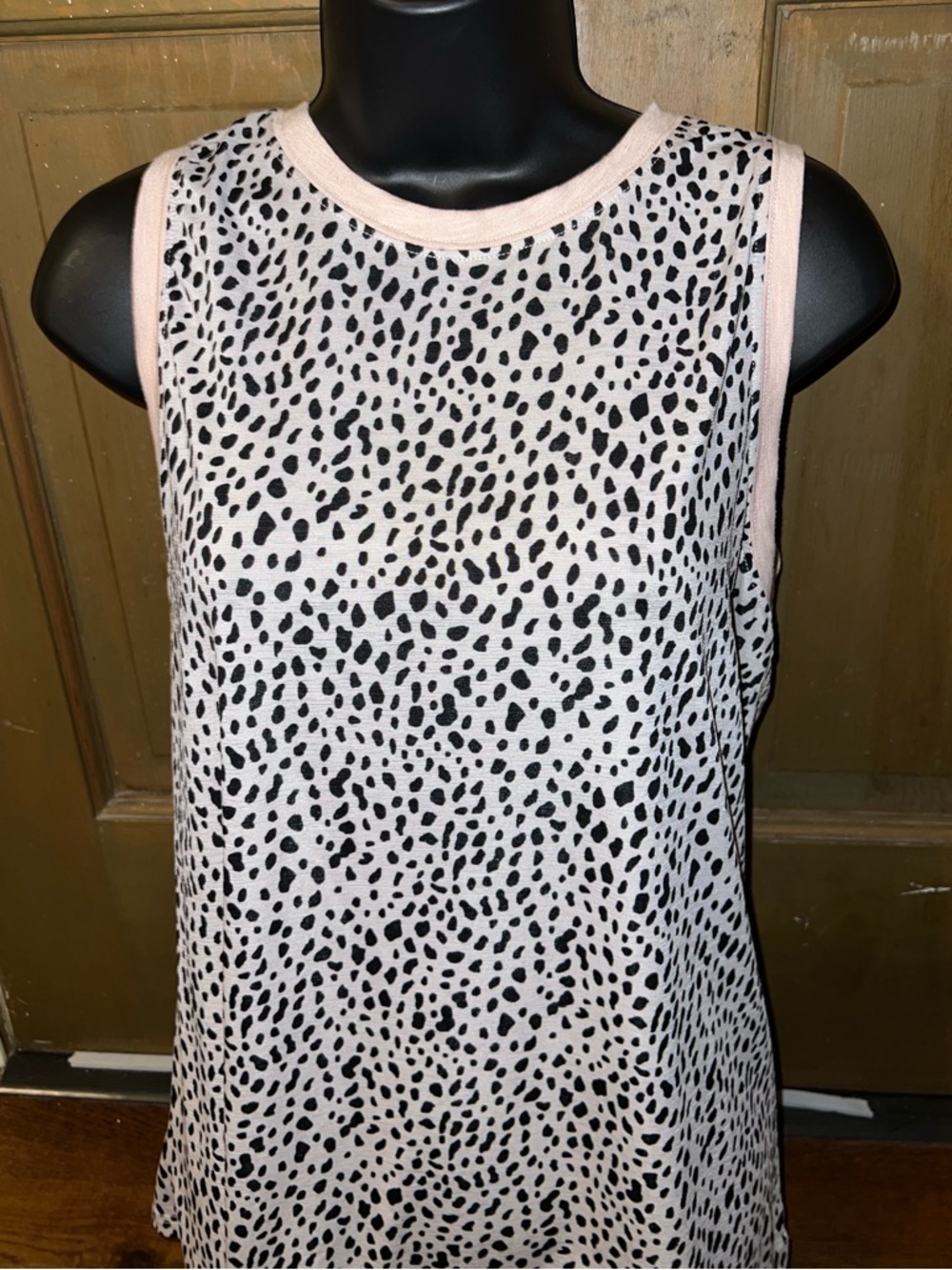 Leopard Printed White Pink Black Silky Soft Tank Top Bundle of 2 Size L - Picture 3 of 8